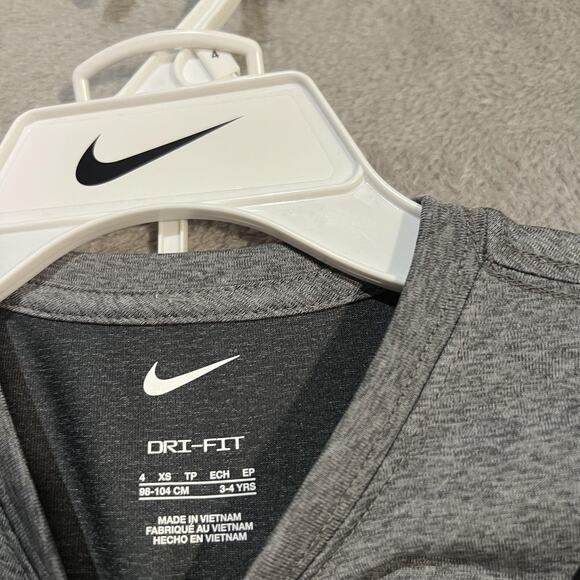Nike Shirt Shorts Set Boys XS 4 Gray Black Dri-FIT Athletic Activewear New - Picture 3 of 4
